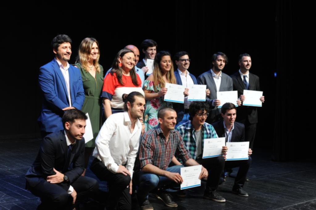 El Coliseo Podestá, de gala para premiar a los mejores promedios de facultades y escuelas platenses
