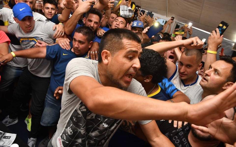 Boca es un polvorín y uno de los DT desplazados fue duro contra Riquelme