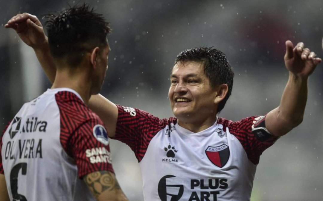 Colón contrató nuevo DT y podría complicarse lo del Pulga Rodríguez, uno de los pedidos de Maradona