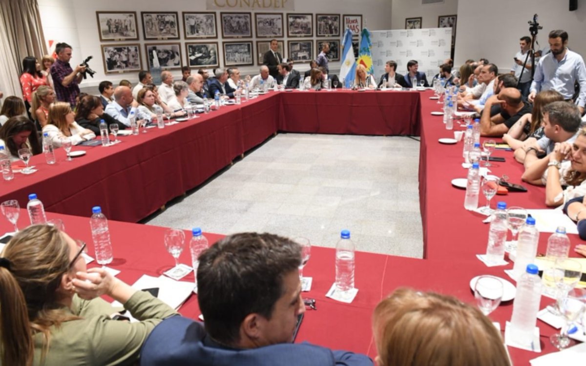 Ministros bonaerenses y legisladores se reunieron para avanzar con la emergencia en la Provincia