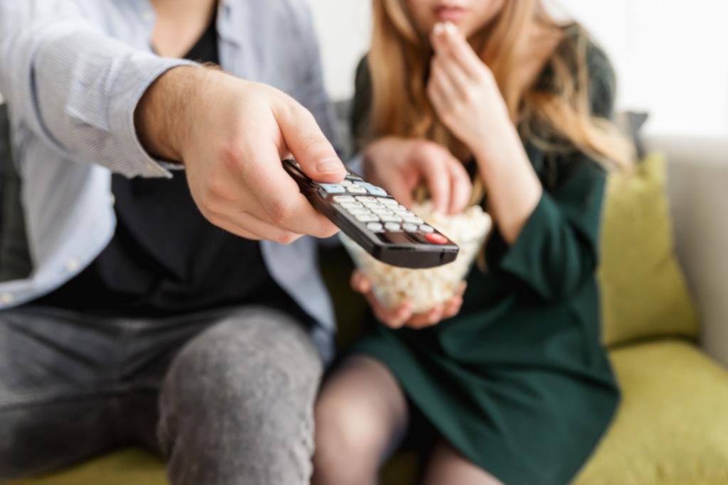 Breve guía para ver televisión en pareja sin matarse en el intento