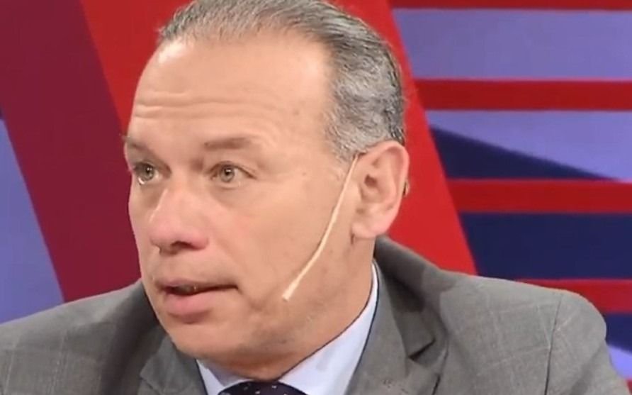 Berni dijo estar a favor de las pistolas Taser y cruzó a la ministra de Seguridad de Nación
