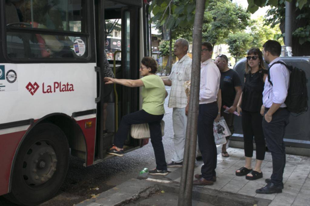 Por la incomodidad, el micro es cada vez menos valorado