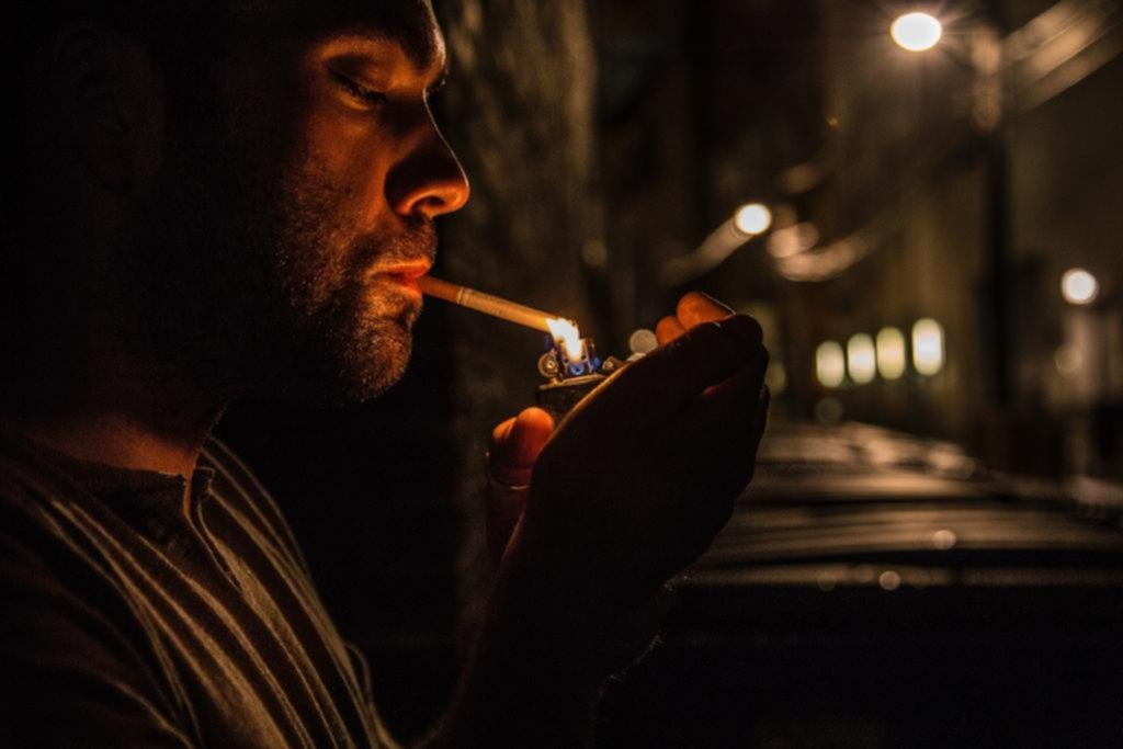 Por primera vez disminuyó en el mundo el consumo de tabaco entre los hombres