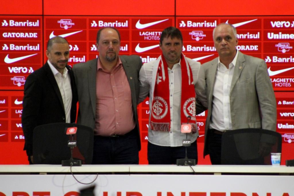 Coudet fue presentado como DT de Inter