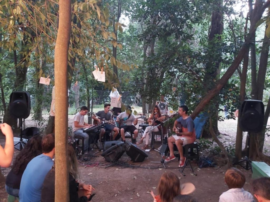 Cerraron el año en una muestra de arte y música con la obra de los más chicos