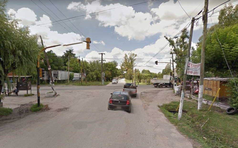 Quejas de vecinos de El Rincón por el semáforo de Camino General Belgrano y 426