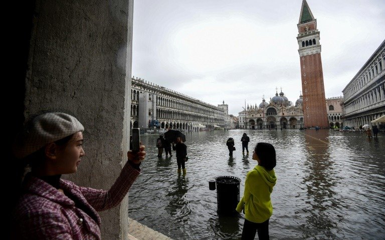 Temporal inunda de nuevo Venecia y muere un conductor en el norte de Italia