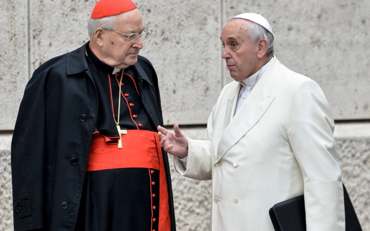 El papa aceptó la renuncia de Sodano y anunció que el cargo de decano dejará de ser vitalicio
