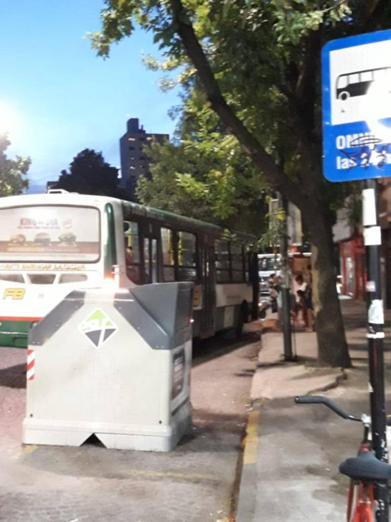 Piden el traslado de un contenedor de residuos