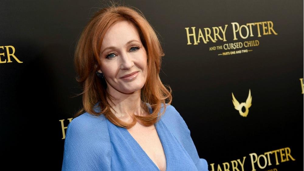 La autora de “Harry Potter” criticada por comentario sobre las personas trans