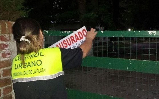 Convocan a los vecinos para que denuncien la realización de fiestas clandestinas 