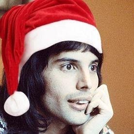 Freddie hace regalos de Navidad desde el más allá