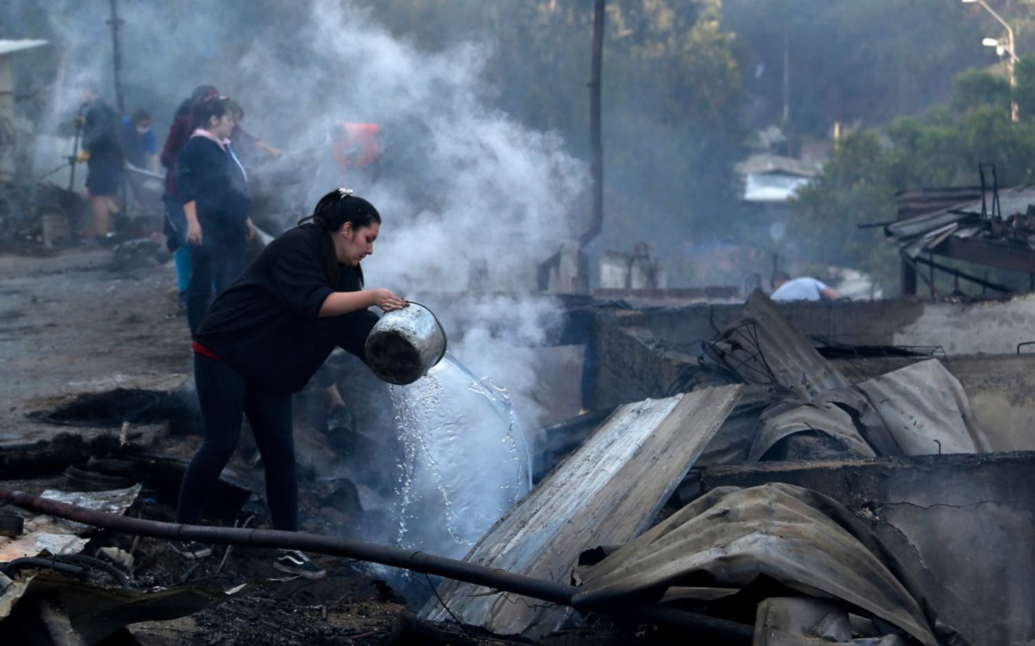 Ya son cerca de 250 las viviendas destruidas por el fuego en Valparaíso