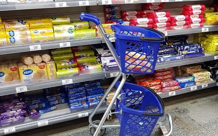 Las ventas en supermercados bajaron 1,3% en octubre y sumaron 16 caídas consecutivas