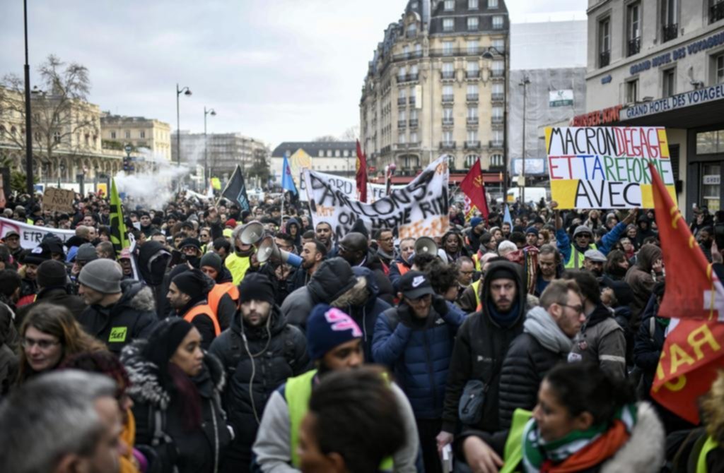 El paro contra la reforma jubilatoria en Francia entró en su cuarta semana