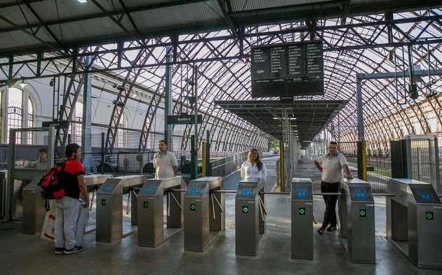 Congelan las tarifas de trenes y colectivos por seis meses