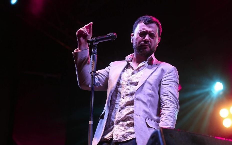 El uruguayo Lucas Sugo trae por primera vez su cumbia romántica a La Plata