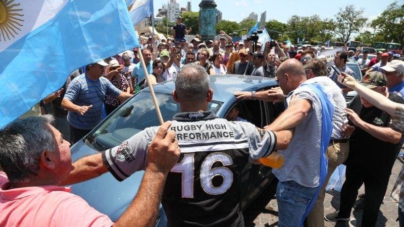El campo protestó con tractorazos en Rosario y Córdoba y hubo incidentes