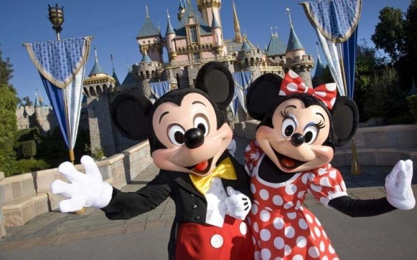 Escándalo en el Reino Mágico: Mickey, Minnie y Donald dicen que los manosearon en Disney
