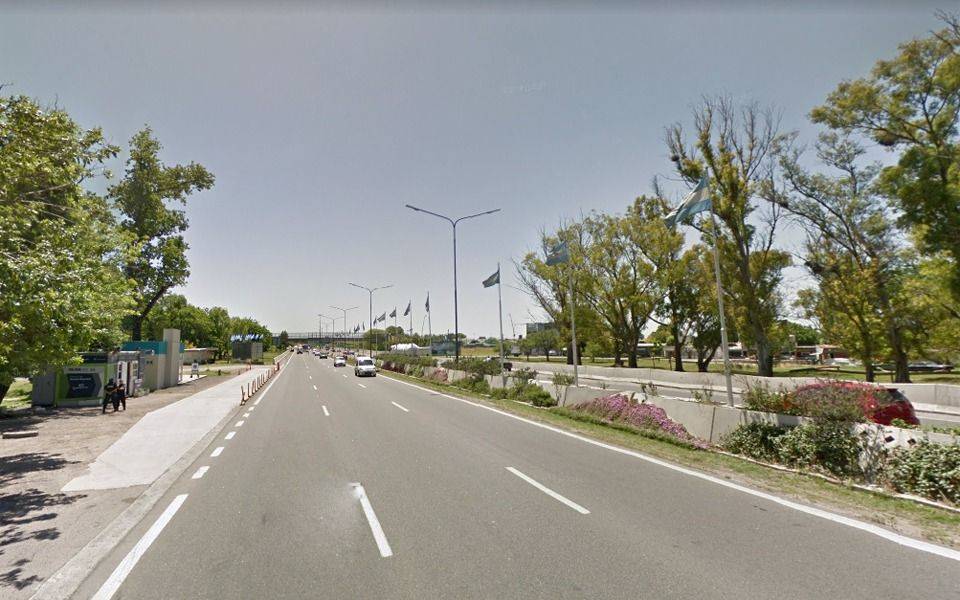 Choque y vuelco en la bajada de la Autopista