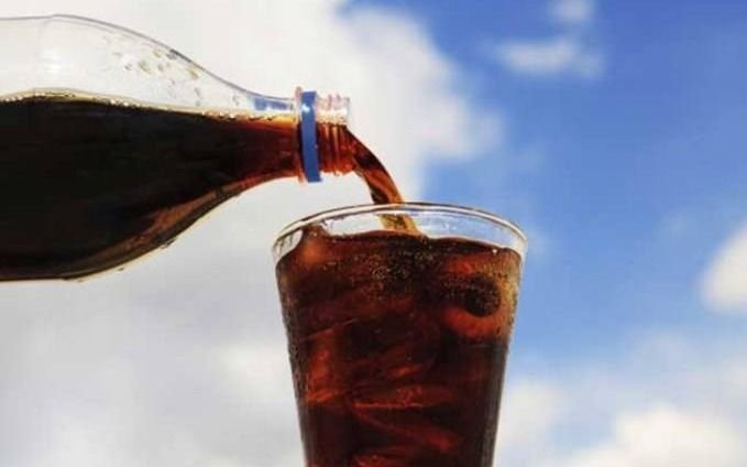 Retiran del mercado varios lotes de una gaseosa por intoxicaciones