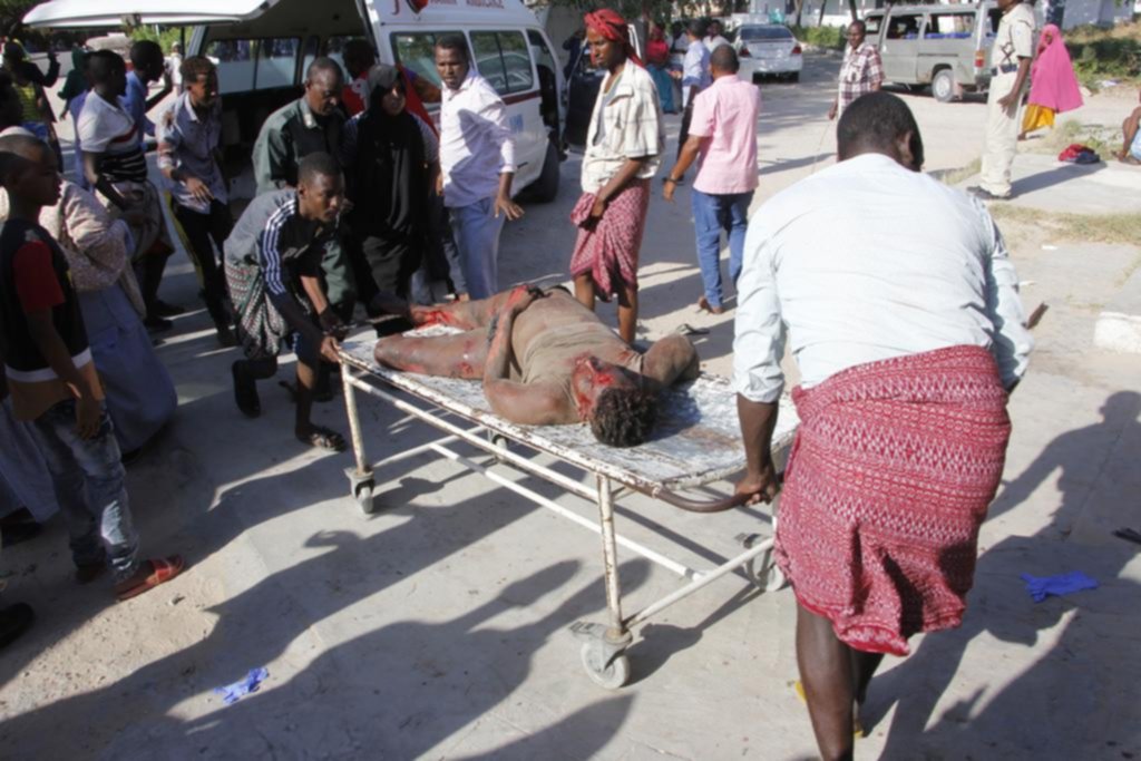 Brutal atentado con coche bomba deja 94 muertos y 128 heridos en Somalía