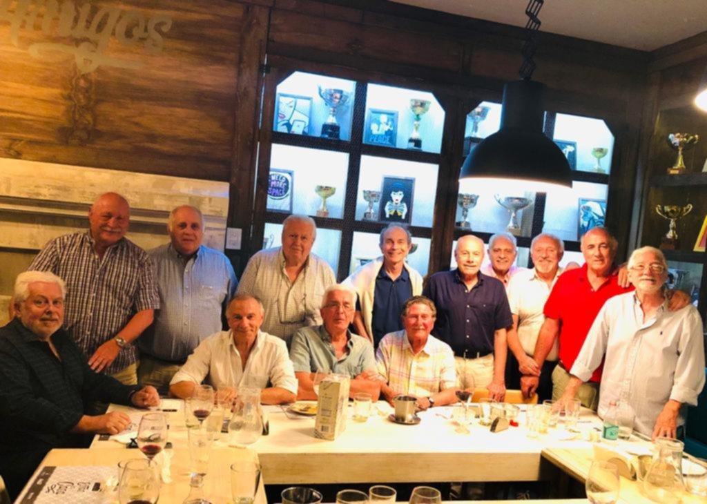 Emotivo reencuentro de un grupo de egresados 1958 de la Anexa