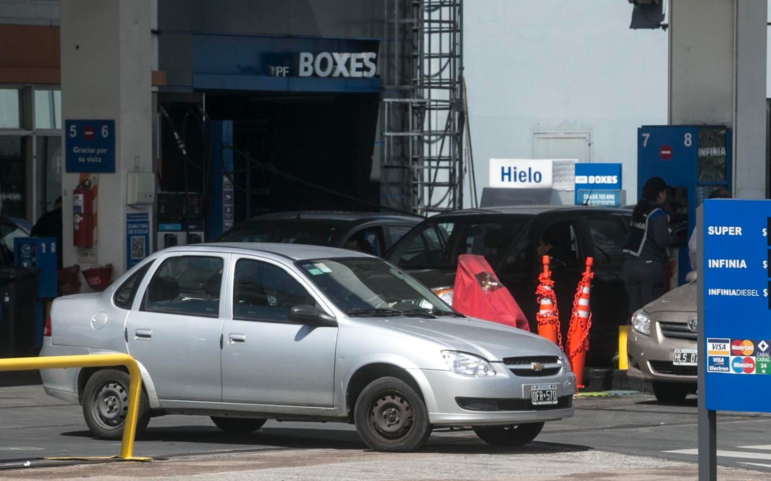 Por orden del Gobierno, YPF dio marcha atrás y no se aplicarán subas en el combustible