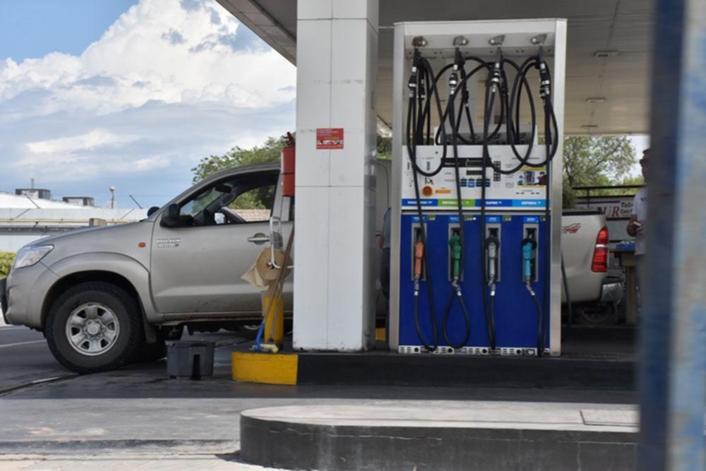 Frenaron el aumento del 5% en los combustibles de YPF