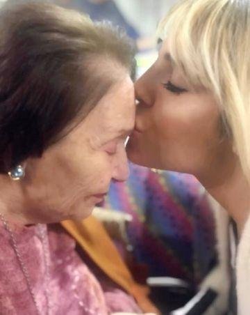 Xipolitakis y una emotiva despedida a su abuela