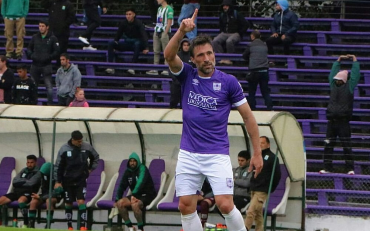 Pavone regresó al fútbol argentino para jugar en el ascenso
