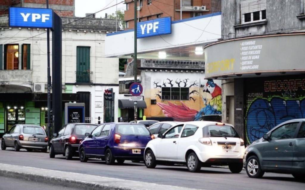 Se oficializó la postergación del aumento del impuesto a los combustibles