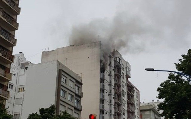 Se incendió un departamento en plena avenida Colón de Mar del Plata