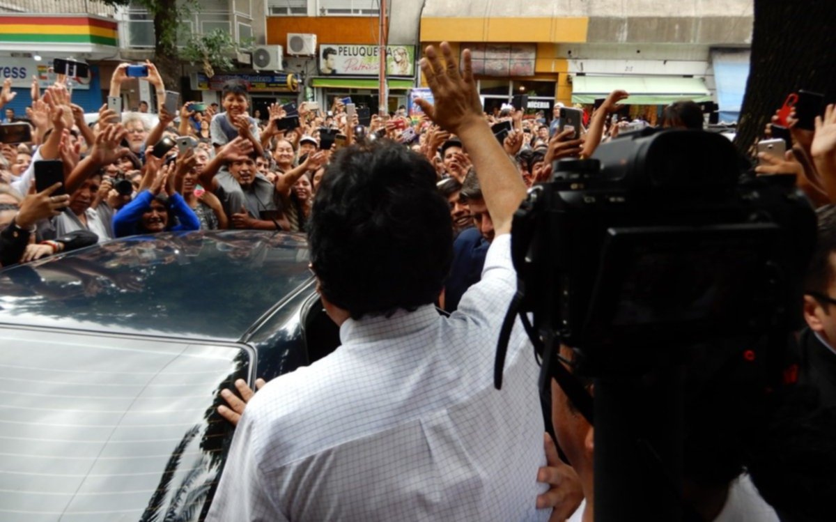 Evo Morales brindó con bolivianos en Argentina