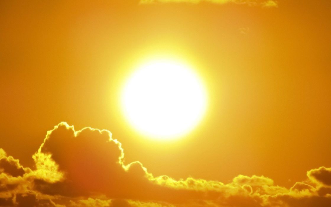 Cielo algo nublado y calor