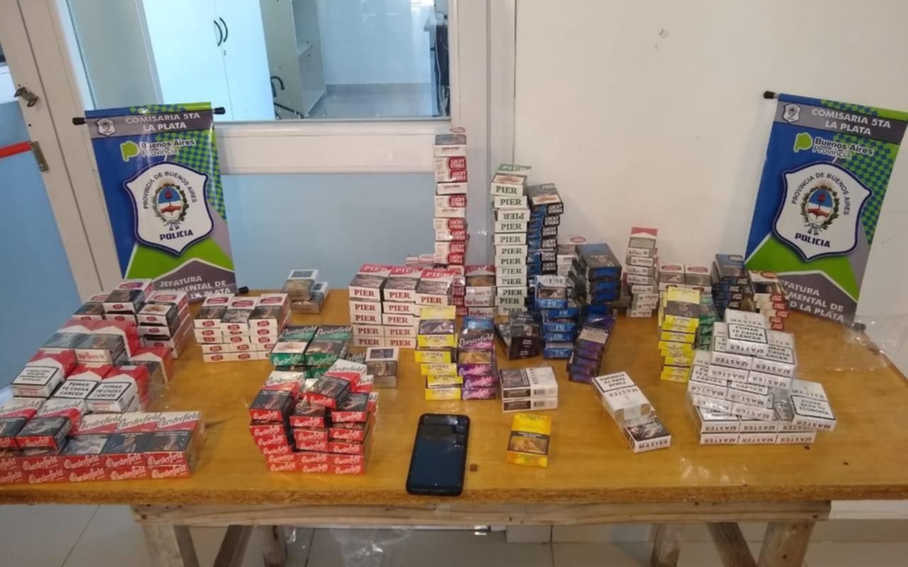 Robaron un kiosco y poco después cayeron con el botín: 243 atados de cigarrillos y un celular