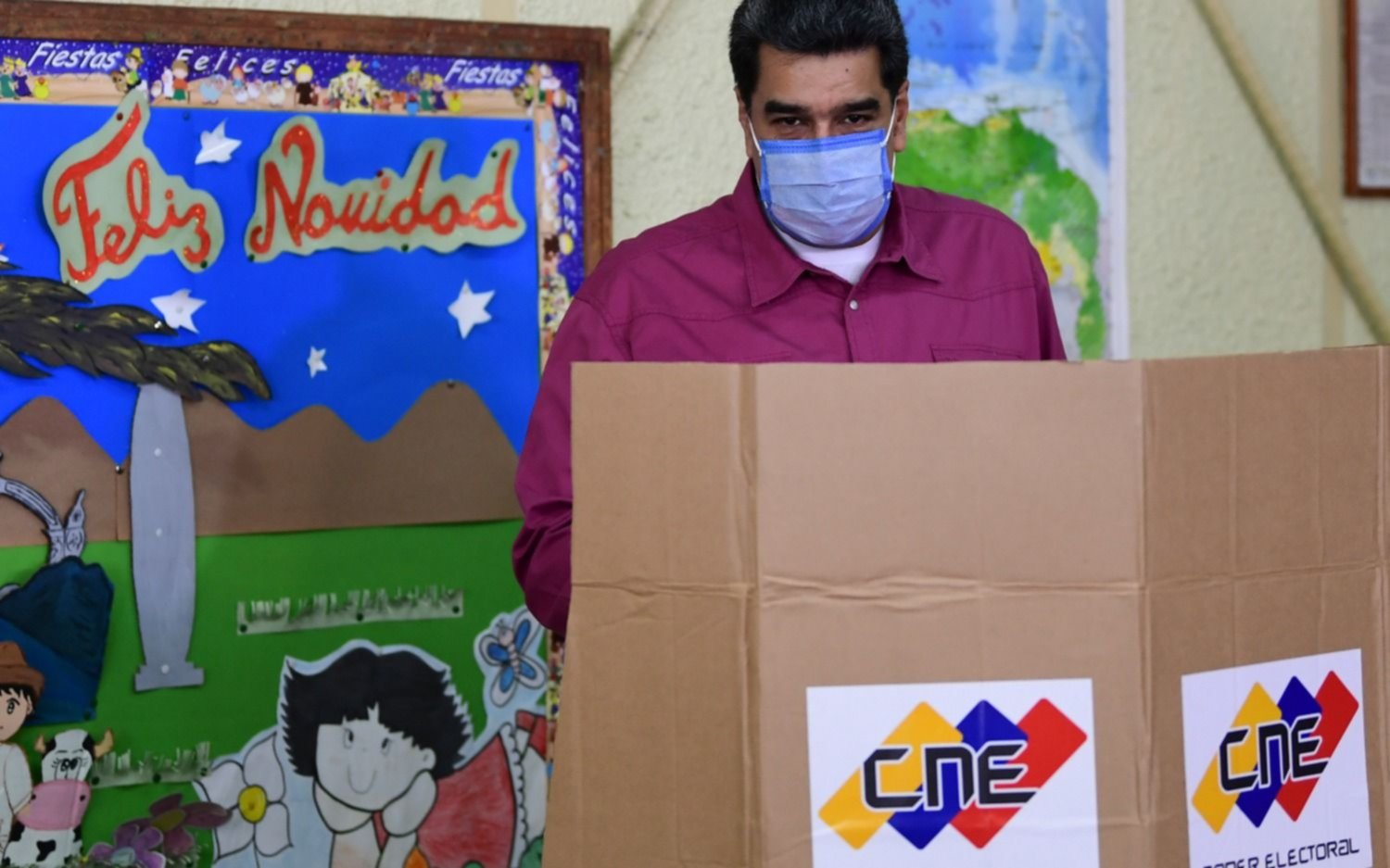 Maduro más cerca de controlar el Parlamento en elecciones sin oposición y con baja participación