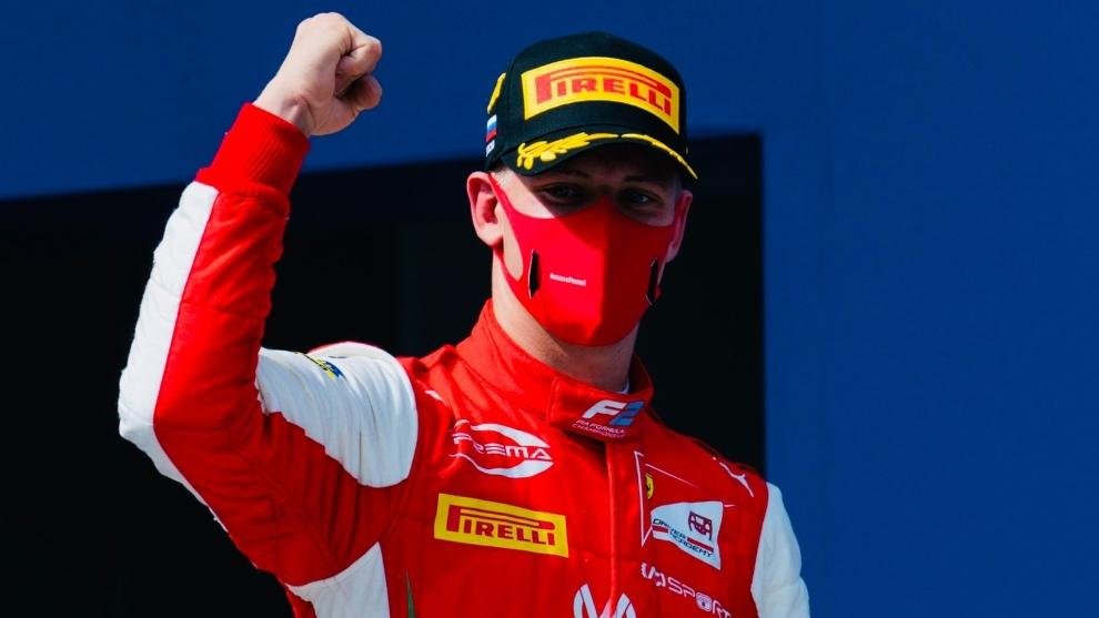 Mick Schumacher le hizo honor a su padre