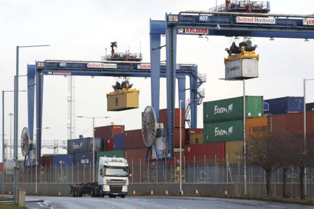 La economía británica pagará un alto precio por el Brexit, con o sin acuerdo