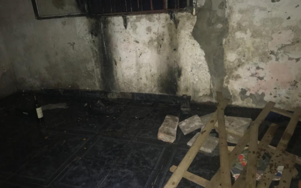 Discutió con su esposa y prendió fuego la casa