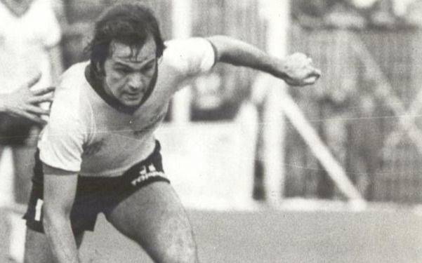 La última zurda que supo regar la cancha de fútbol