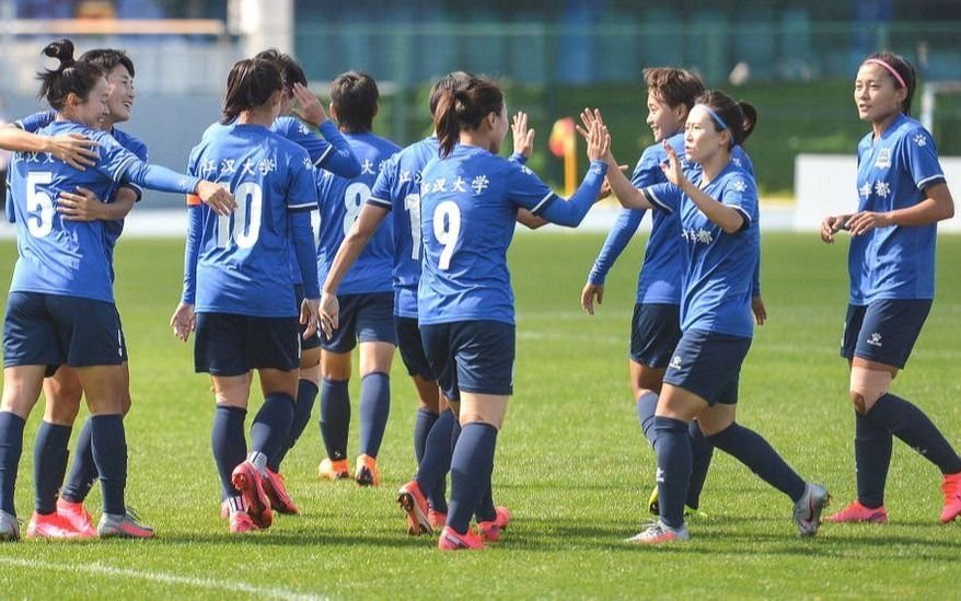 ¡De locos! Descalifican a equipo de fútbol femenino chino por tener el pelo teñido