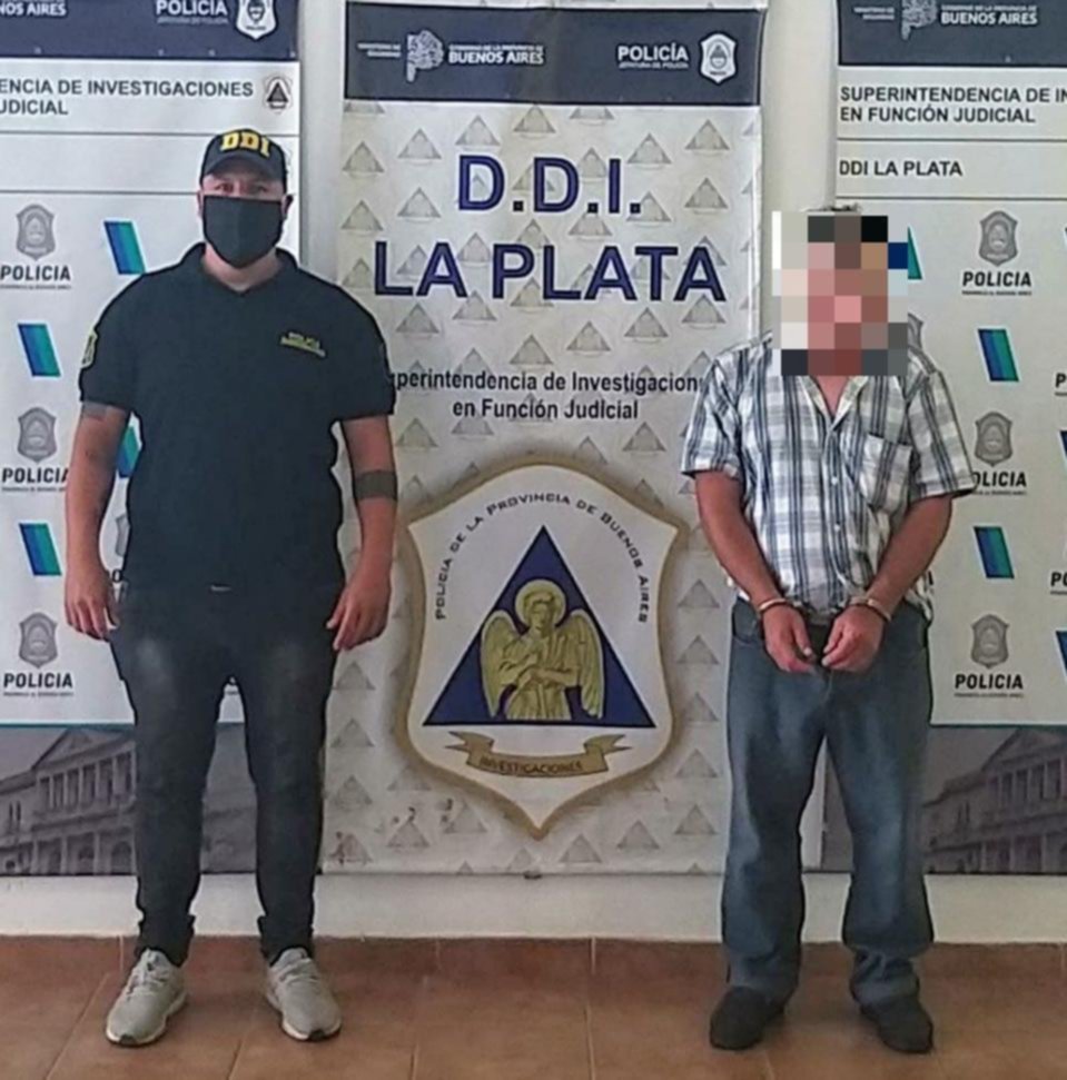 Lo acusan de abusar de su hijastra cada vez que la madre salía a pedir dinero