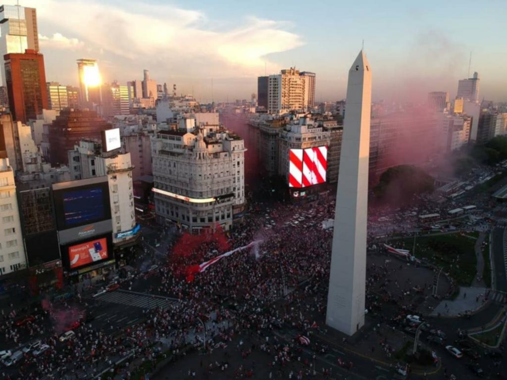 River celebró en el Obelisco los dos años de su histórica victoria ante Boca, en Madrid