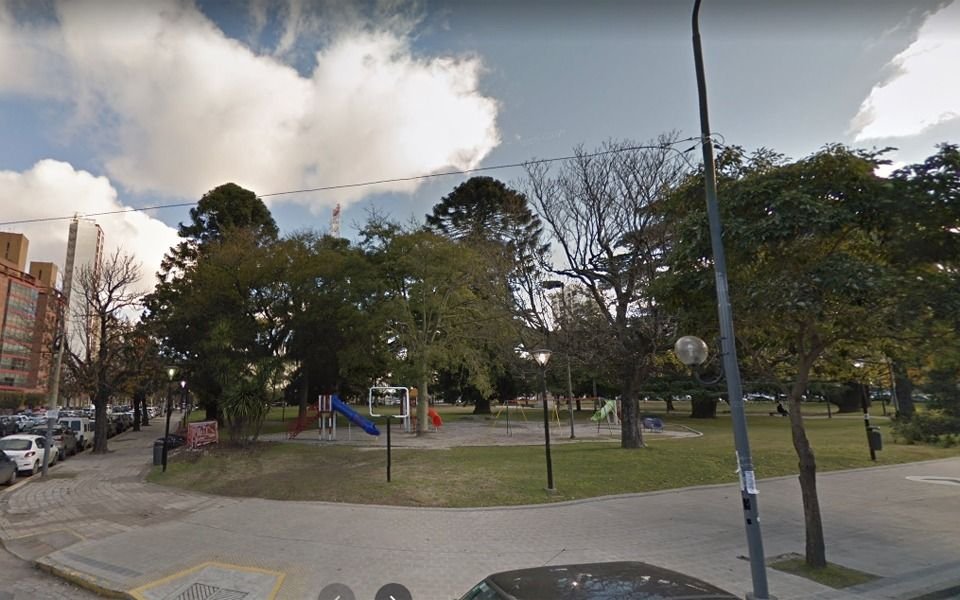Murió una mujer que se descompensó mientras hacía ejercicios en la plaza de 2 y 51