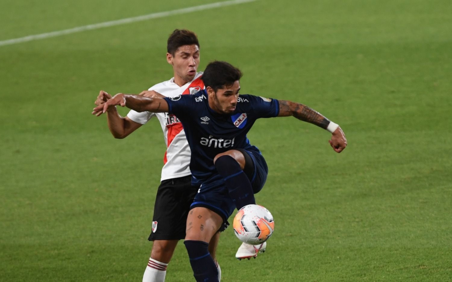 Con el VAR como protagonista, River sacó ventaja en la serie ante Nacional