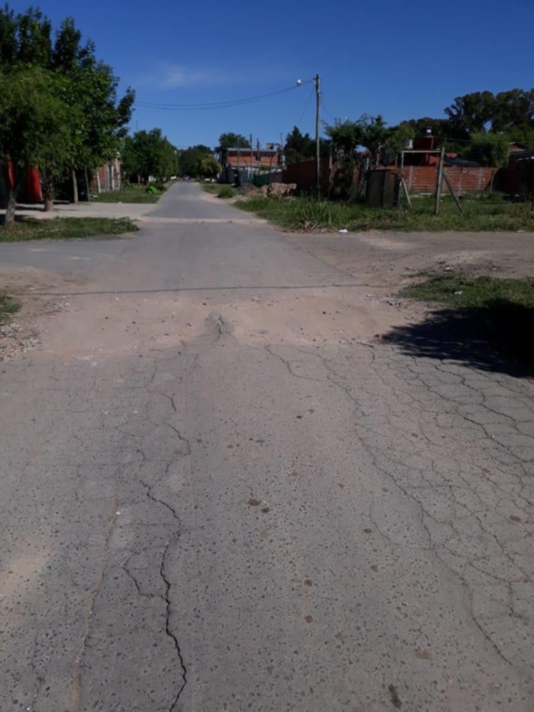 Imposible circular sin romper el auto en un sector de Barrio Aeropuerto