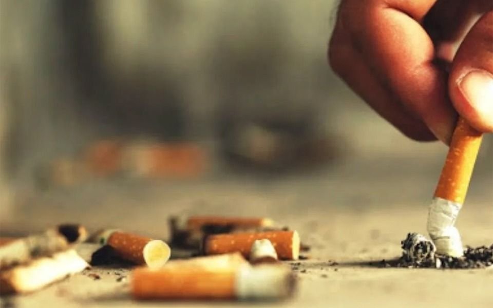 Multas de hasta 15.000 pesos por arrojar colillas de cigarrillos en calles de Capital Federal