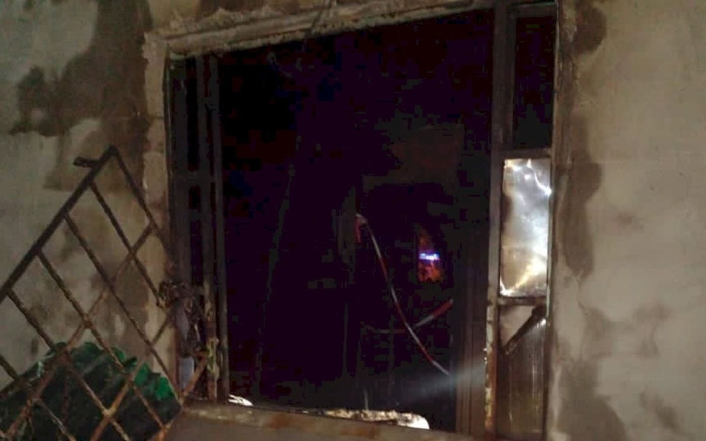Murió un hombre en un incendio en Ensenada: investigan una discusión familiar previa